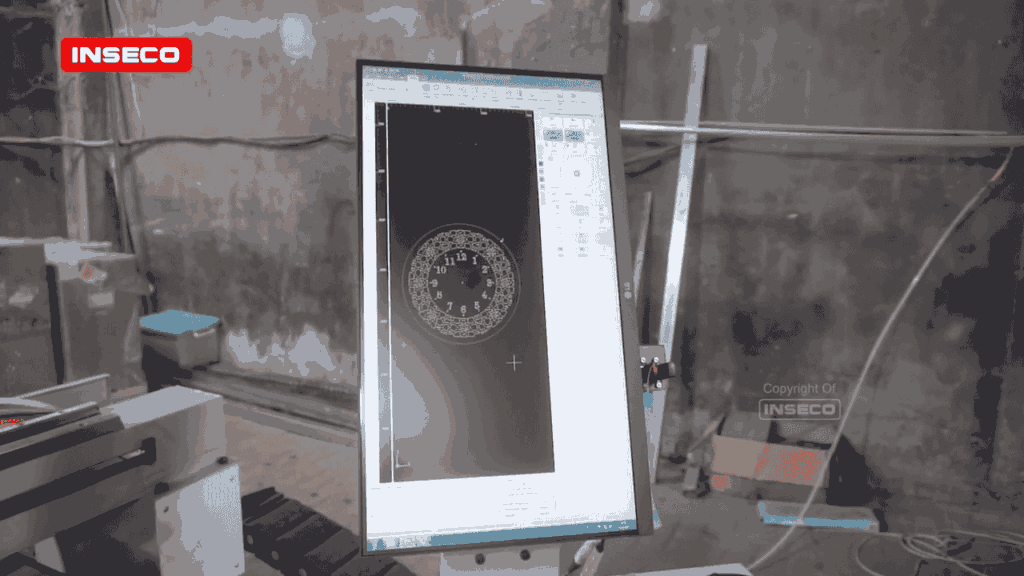 Software desain CNC laser cutting menampilkan pola jam ornamental yang siap diproduksi