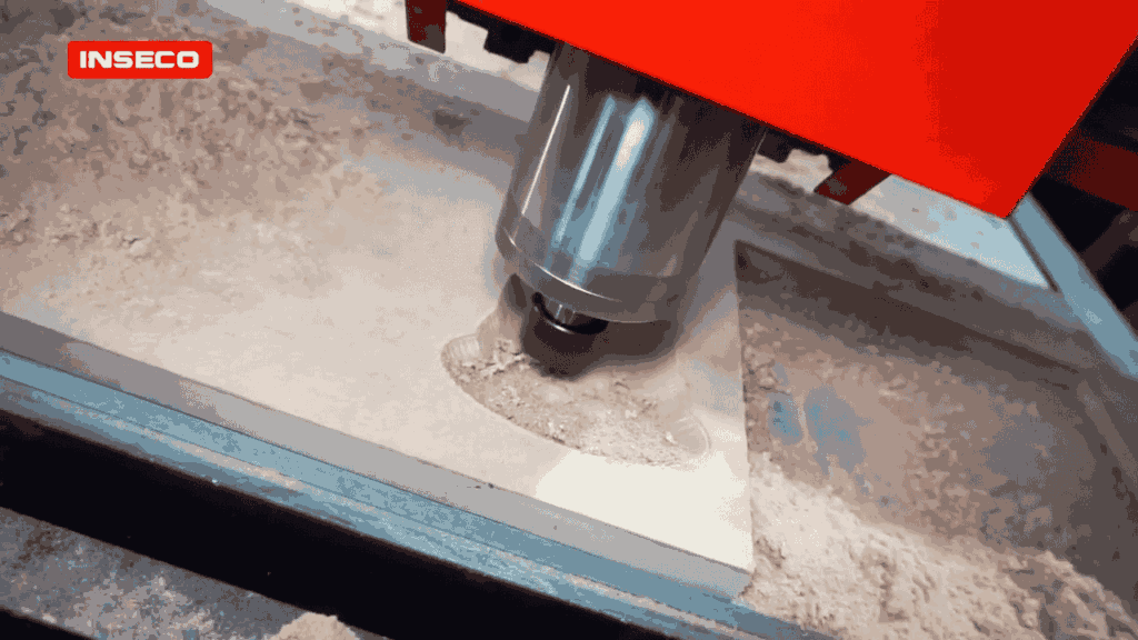 Detail proses pengukiran kayu menggunakan mesin CNC INSECO dengan alat pemotong tajam untuk hasil presisi