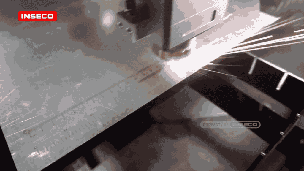 Hasil potong plat besi menggunakan mesin CNC Laser Cutting di Bau Bau, menunjukkan ketepatan ukuran dan kerapian tepi