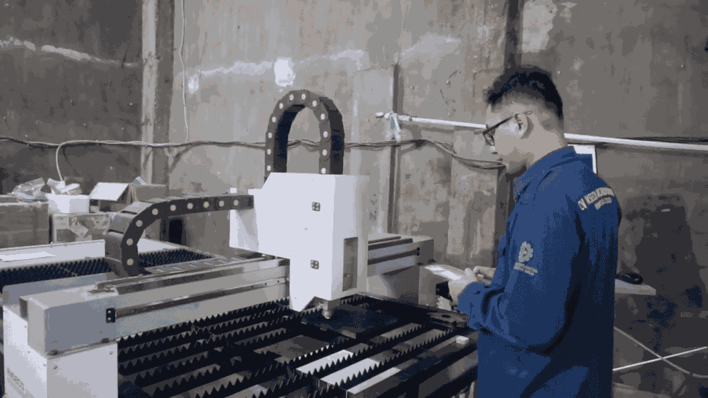 Mesin laser cutting plat terbaru di Boyolali, siap digunakan untuk berbagai proyek industri.