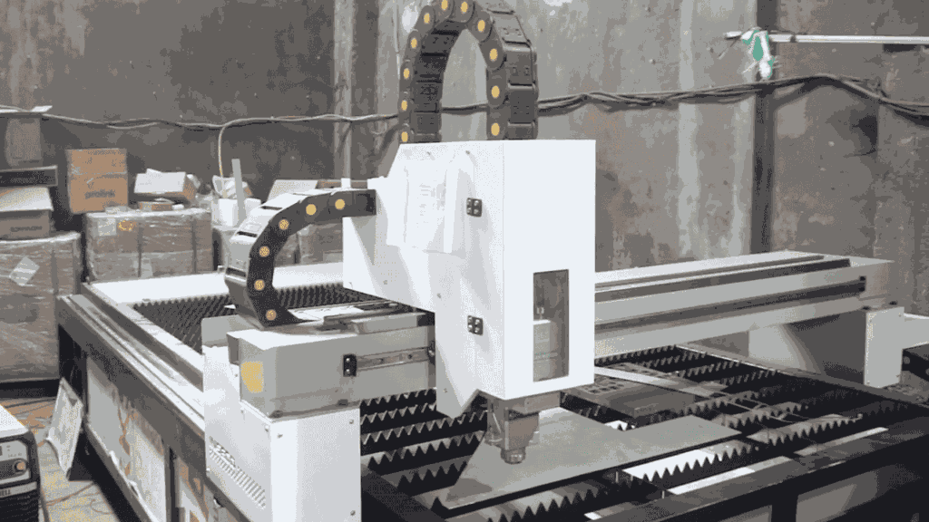 Mesin CNC fiber laser cutting area kerja 130x250cm dijual INSECO untuk usaha potong plat Garut